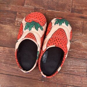 Baggy Puffer Strawberry Slippers Size S/M